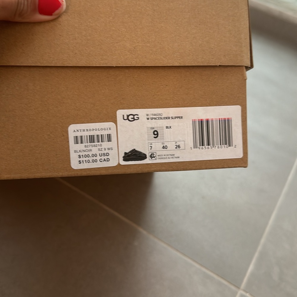 Ugg slippers - Picture 3 of 5